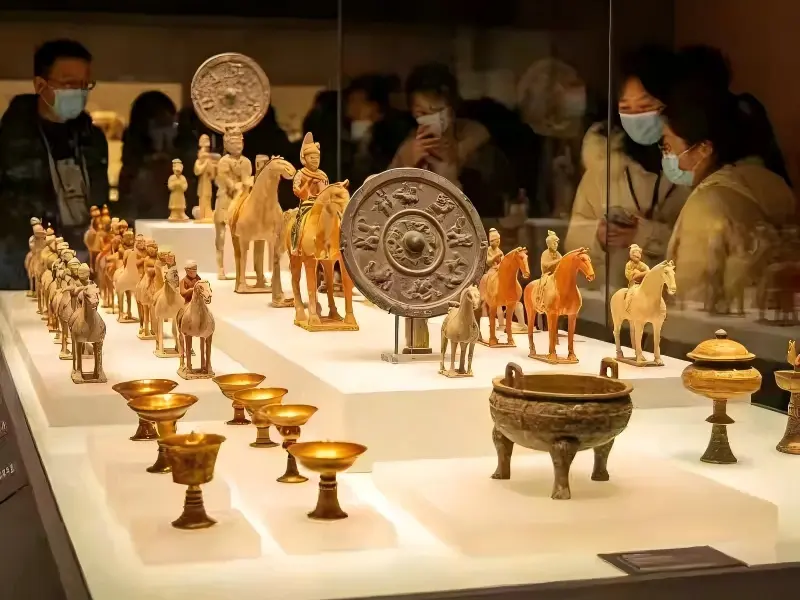 Exhibits in Shaanxi History Museum